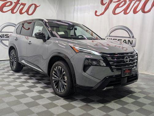 Boulder Gray Pearl/Super Black 2026 Nissan Rogue Platinum