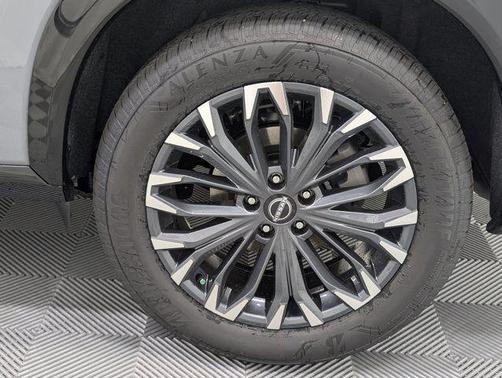 Boulder Gray Pearl/Super Black 2026 Nissan Rogue Platinum