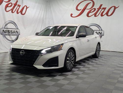 Pearl White Tricoat 2024 Nissan Altima 2.5 SV
