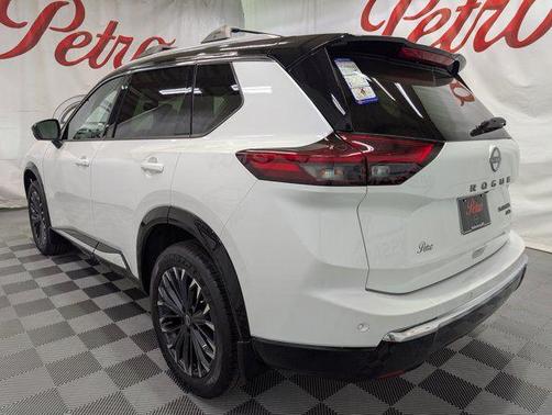 Everest White Pearl/Super Black 2026 Nissan Rogue Platinum