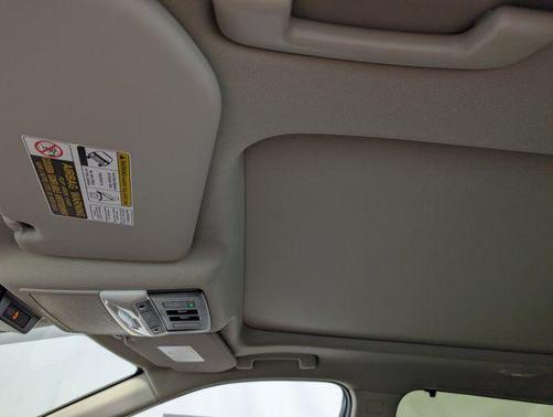 Everest White Pearl/Super Black 2026 Nissan Rogue Platinum