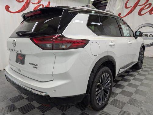 Everest White Pearl/Super Black 2026 Nissan Rogue Platinum