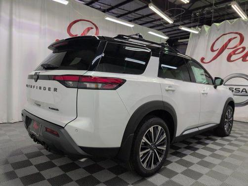 Everest White Pearl Tricoat/Super Black 2026 Nissan Pathfinder Platinum