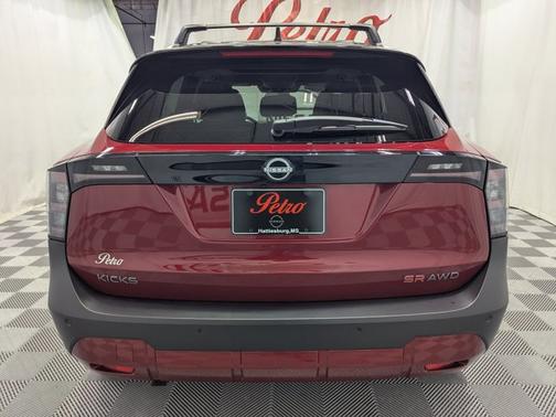 2025 Nissan Kicks SR