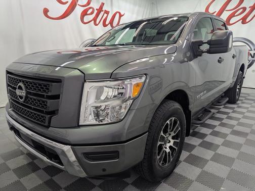 2024 Nissan Titan SV