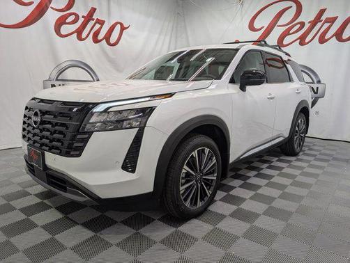 Everest White Pearl Tricoat 2026 Nissan Pathfinder Platinum