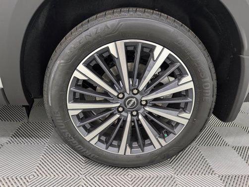 Everest White Pearl Tricoat 2026 Nissan Pathfinder Platinum