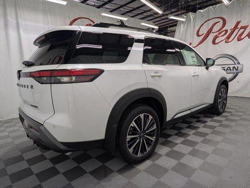 Everest White Pearl Tricoat 2026 Nissan Pathfinder Platinum