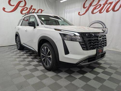 Everest White Pearl Tricoat 2026 Nissan Pathfinder Platinum