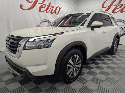 2022 Nissan Pathfinder SL