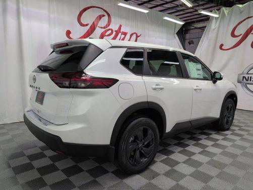 Everest White Pearl Tricoat 2026 Nissan Rogue SV