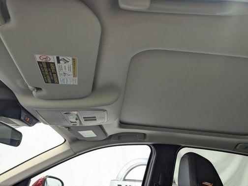 Gun Metallic/Scarlet Ember Tintcoat 2026 Nissan Kicks SR