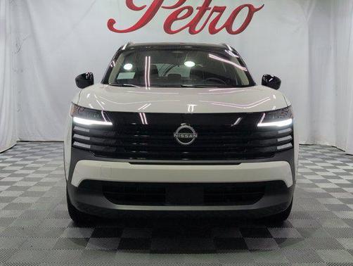 Aspen White Tricoat/Super Black 2026 Nissan Kicks SV