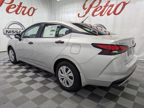 Brilliant Silver Metallic 2024 Nissan Versa 1.6 S