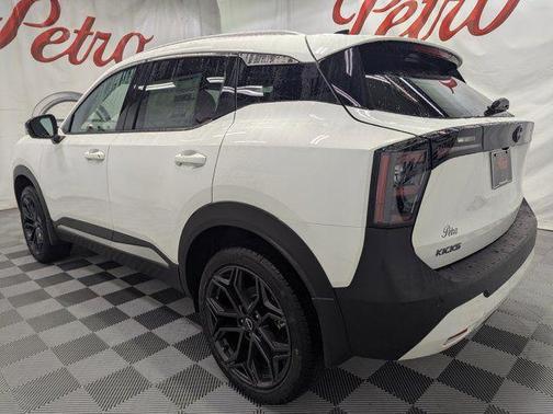Aspen White Tricoat 2026 Nissan Kicks SR