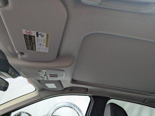 Aspen White Tricoat 2026 Nissan Kicks SR