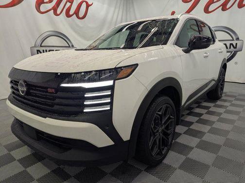 Aspen White Tricoat 2026 Nissan Kicks SR