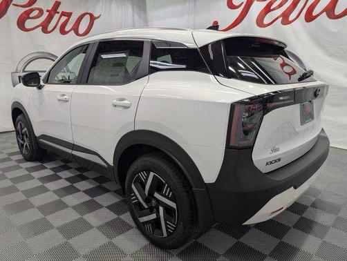 Aspen White Tricoat 2026 Nissan Kicks SV