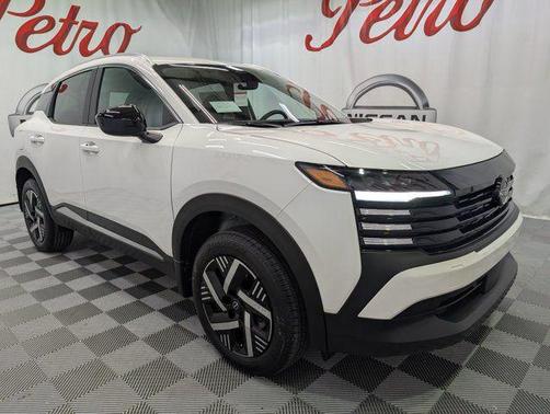 Aspen White Tricoat 2026 Nissan Kicks SV