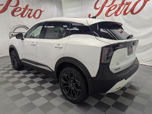 Aspen White Tricoat 2026 Nissan Kicks SR