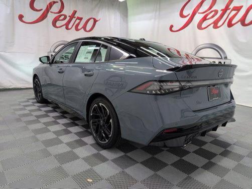 Atlantic Gray Metallic/Super Black 2026 Nissan Sentra SR