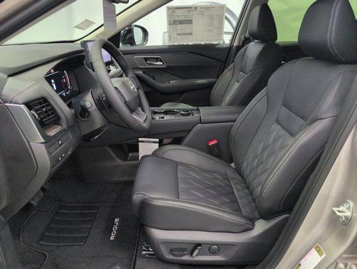 Champagne Silver Metallic/Super Black 2026 Nissan Rogue Platinum