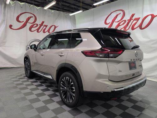 Champagne Silver Metallic/Super Black 2026 Nissan Rogue Platinum