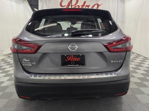 2022 Nissan Rogue Sport SV