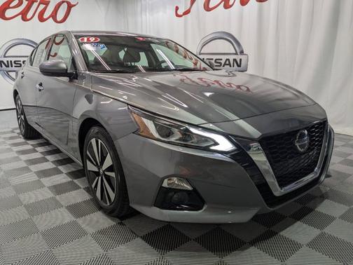 Photo 1 of 3 of 2019 Nissan Altima 2.5 SV
