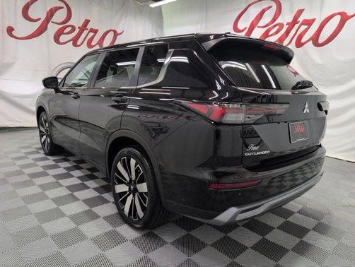 Black 2025 Mitsubishi Outlander SE 2.5 S-AWC