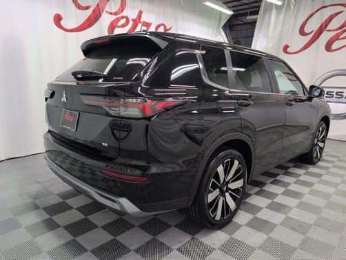 Black 2025 Mitsubishi Outlander SE 2.5 S-AWC