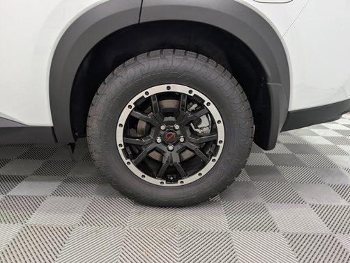 Everest White Pearl Tricoat 2026 Nissan Pathfinder Rock Creek