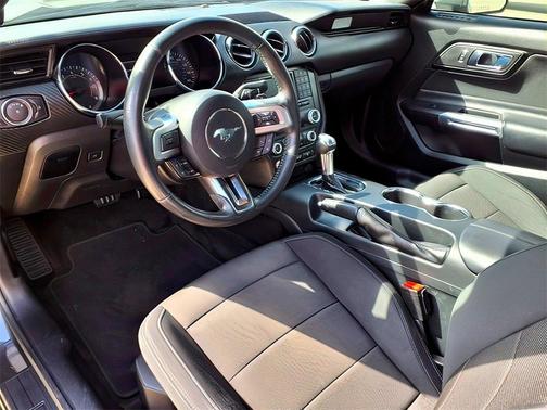 2017 Ford Mustang V6