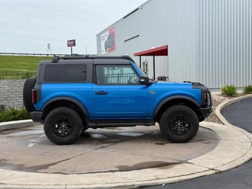 Velocity Blue Metallic 2023 Ford Bronco Wildtrak