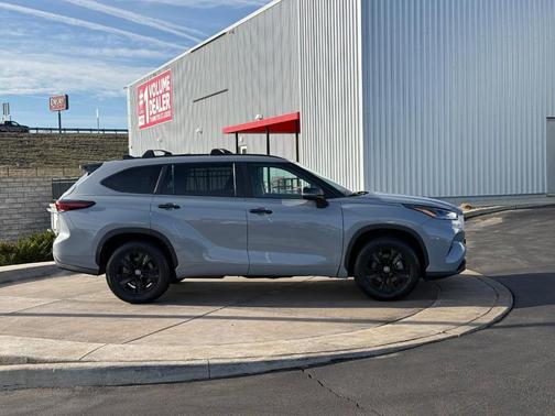 2024 Toyota Highlander Hybrid XLE