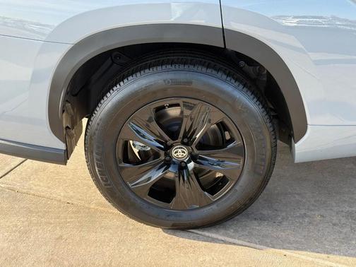 2024 Toyota Highlander Hybrid XLE