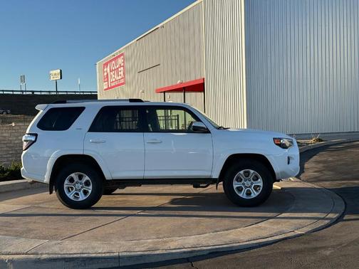 2024 Toyota 4Runner SR5
