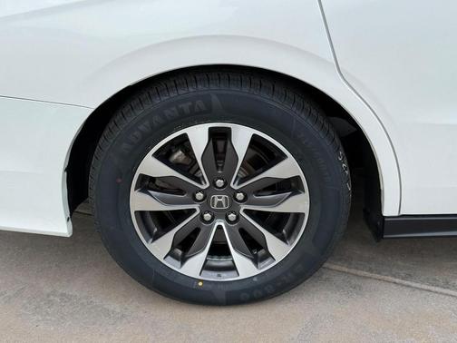 Platinum White Pearl 2024 Honda Odyssey EX-L