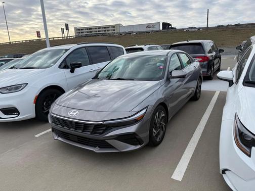2024 Hyundai ELANTRA Limited