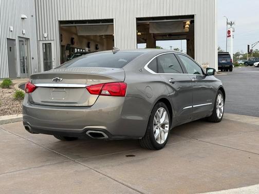 Pepperdust Metallic 2018 Chevrolet Impala 2LZ