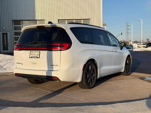 2025 Chrysler Pacifica Limited