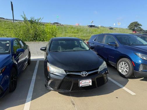Midnight Black Metallic 2016 Toyota Camry SE