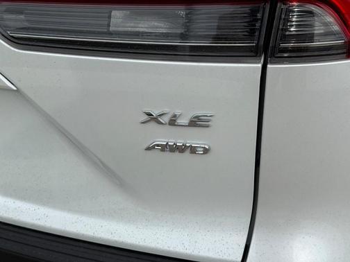 Pearl 2026 Toyota Corolla Cross XLE