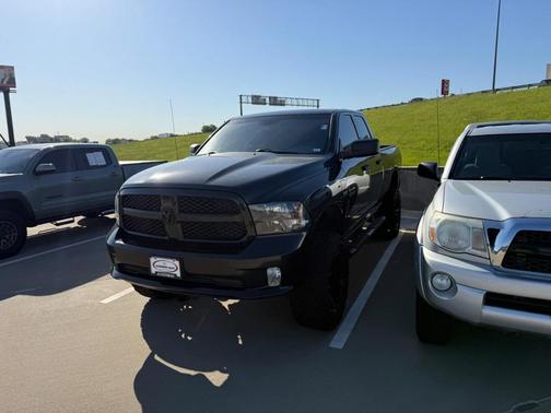 Brilliant Black Crystal Pearlcoat 2016 RAM 1500 Tradesman/Express