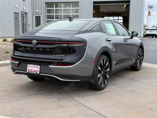 2025 Toyota Crown Platinum