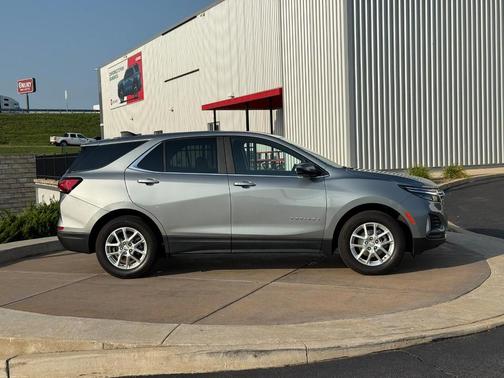 Sterling Gray Metallic 2024 Chevrolet Equinox 1LT