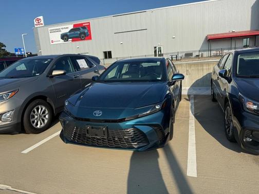 Ocean 2025 Toyota Camry SE