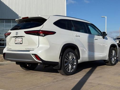 2023 Toyota Highlander Platinum