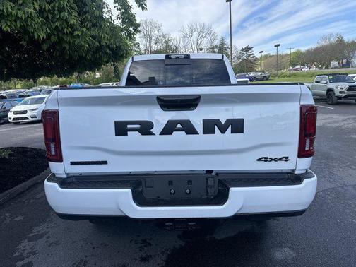 Bright White Clearcoat 2026 RAM 3500 Big Horn Crew Cab 4x4 6'4' Box