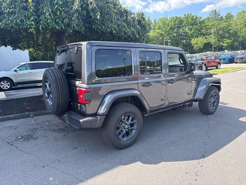 Granite Crystal Metallic Clearcoat 2026 Jeep Wrangler 4-Door 85th Anniversary Edition
